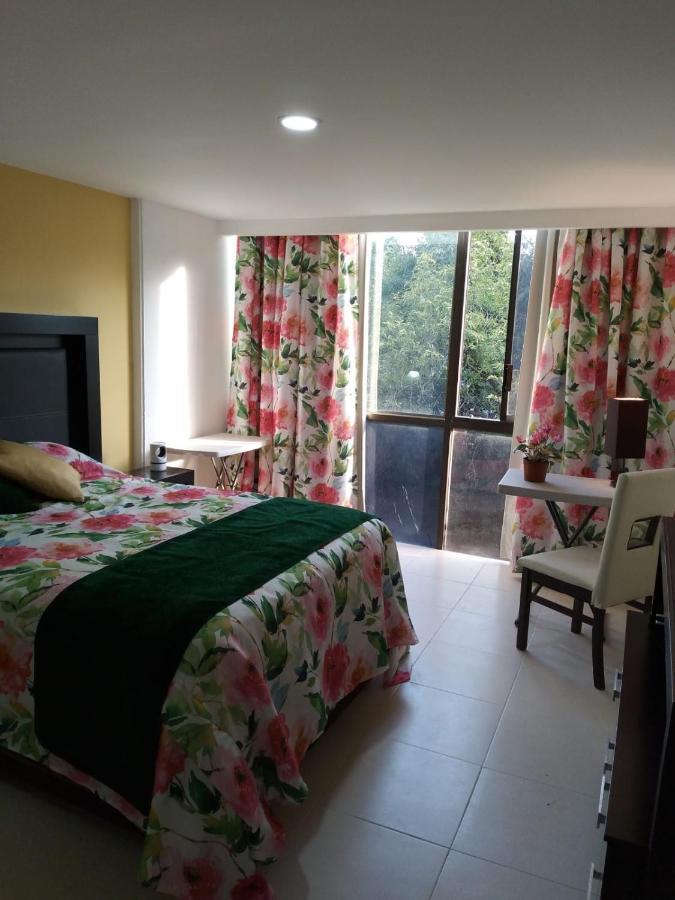 Charming Sunny Bedroom Overlooking Beautiful Amsterdam Avenue In Best Condesa Area Mexico by Eksteriør bilde
