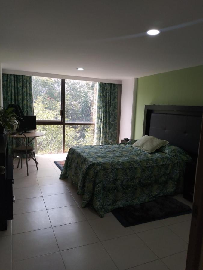 Charming Sunny Bedroom Overlooking Beautiful Amsterdam Avenue In Best Condesa Area Mexico by Eksteriør bilde